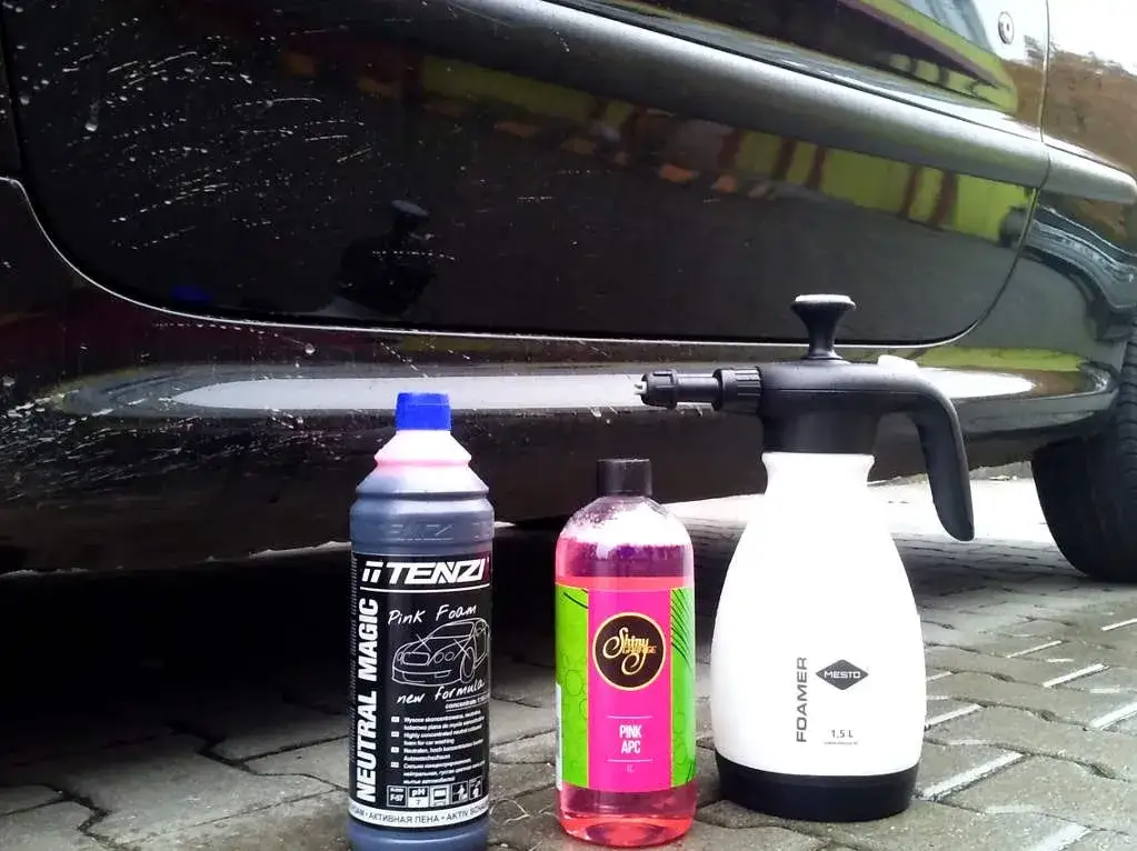 mycie wstępne auta pianą aktywną