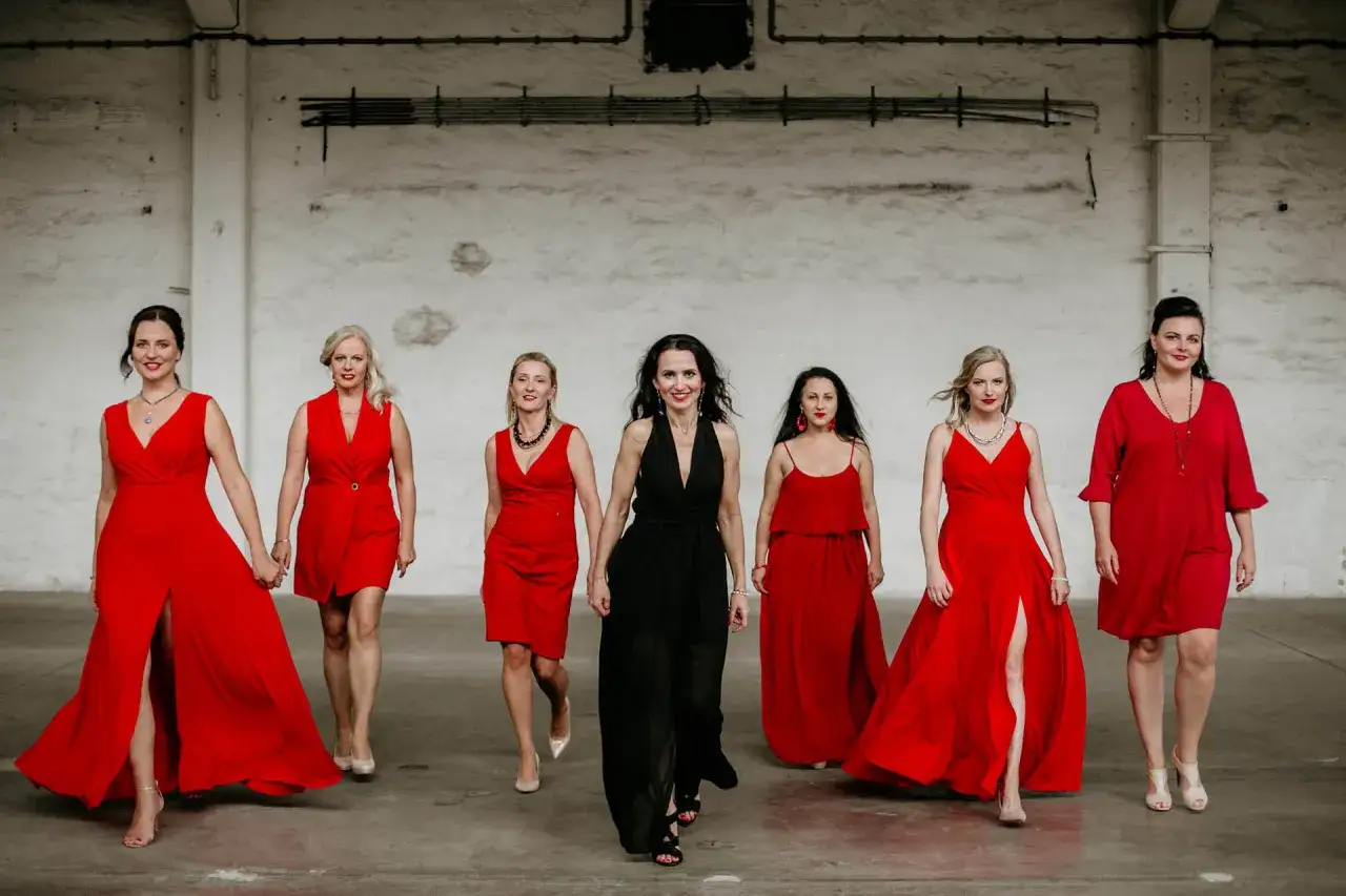 kobieta z pasją i przyjaci&oacute;łmi