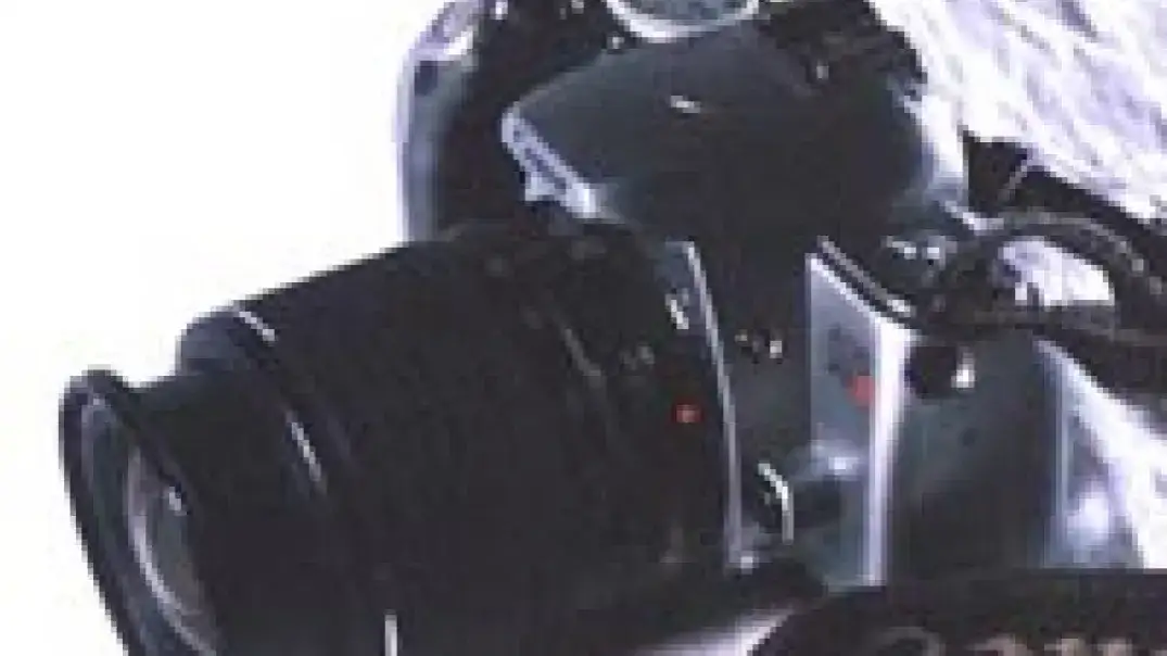 Zdjęcie Lustrzanka Canon EOS 300 - kluczowe cechy i porównania modeli