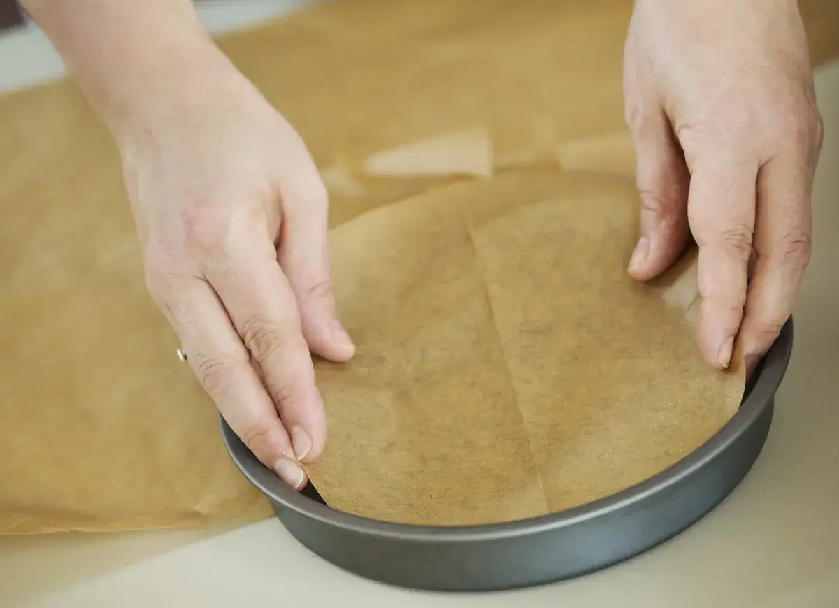 narzędzia do wykładania tortownicy papierem