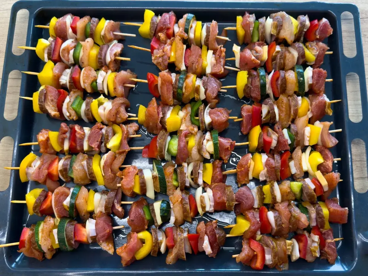 Szaszłyki z kurczaka i warzyw w piekarniku