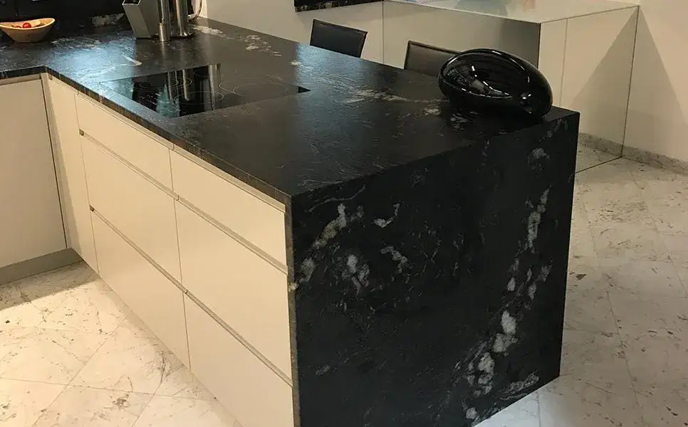 blaty kuchenne granitowe i konglomeratowe por&oacute;wnanie wzor&oacute;w