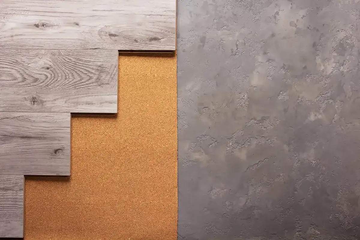 r&oacute;żne rodzaje podkład&oacute;w pod panele (XPS, pianka, kwarcowy, korkowy)