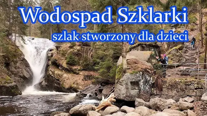 rodzina na szlaku w Beskidach, kolejka linowa w górach, wodospad Szklarki