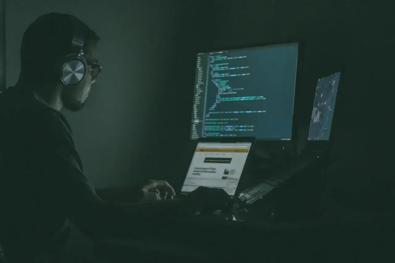 okulary z filtrem światła niebieskiego tryb nocny w telefonie
