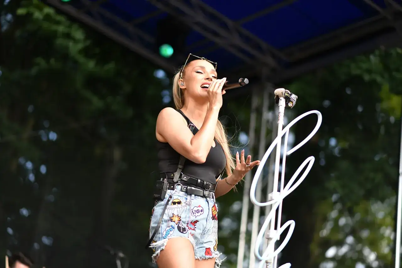 Cleo na scenie podczas koncertu