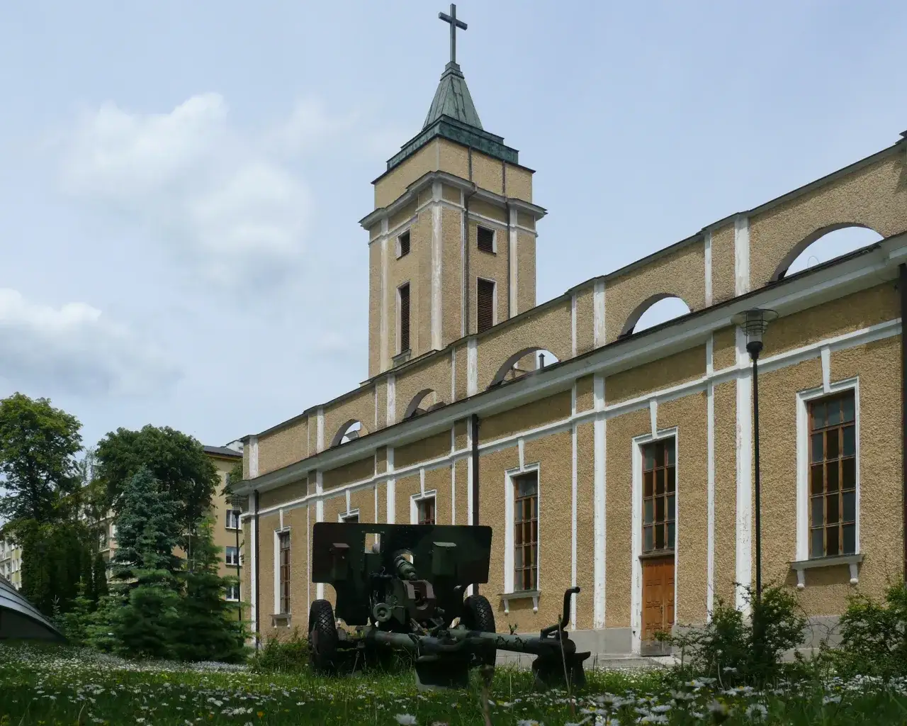 Zdjęcie Kości&oacute;ł garnizonowy: Co to znaczy? Wyjaśnienie i rola