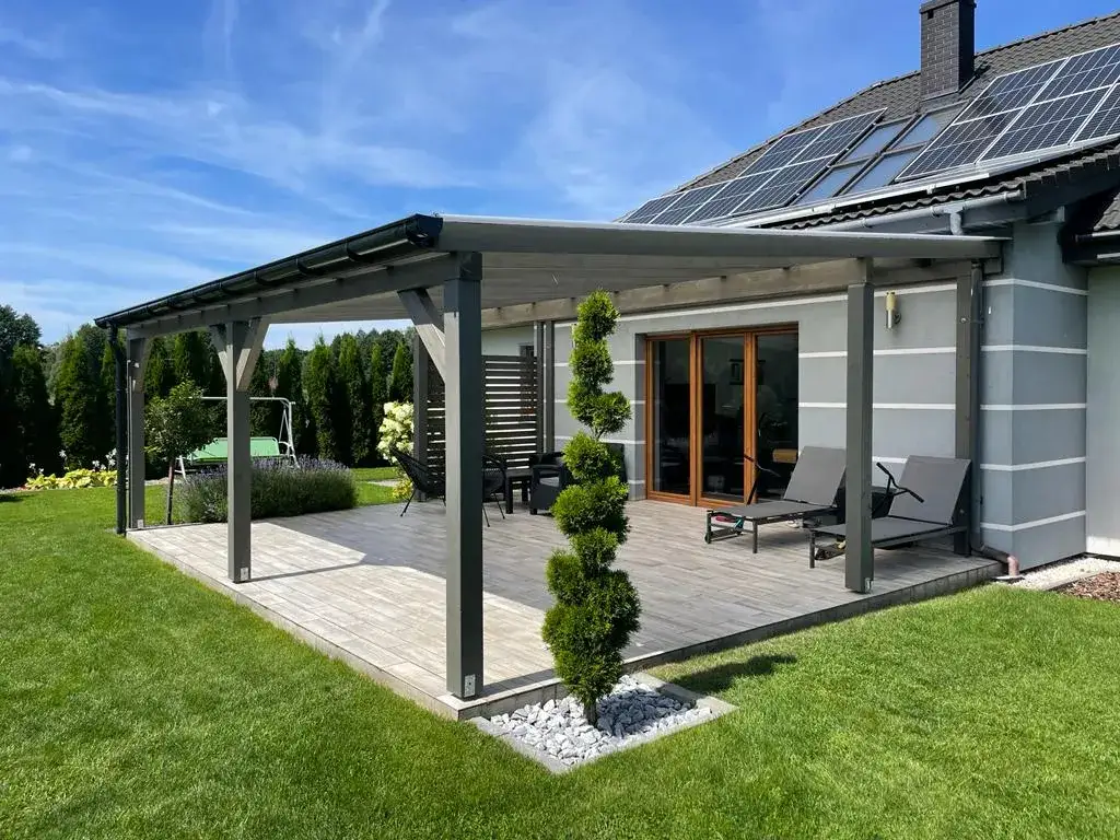 Nowoczesne zadaszenie tarasu z poliwęglanu