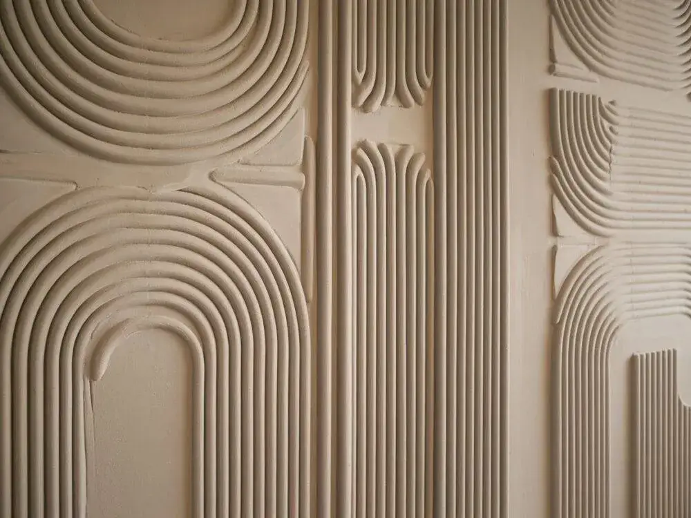 r&oacute;żne wzory z gipsu na ścianie inspiracje