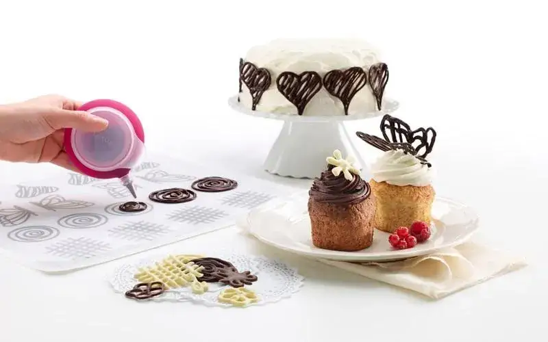 Narzędzia do dekoracji tortów czekoladowych