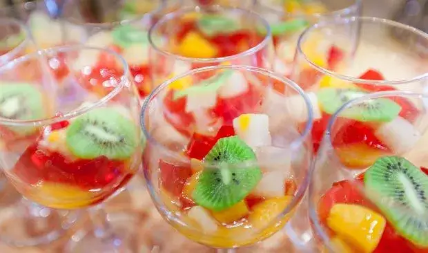 owoce które nie tężeją w galaretce ananas kiwi mango