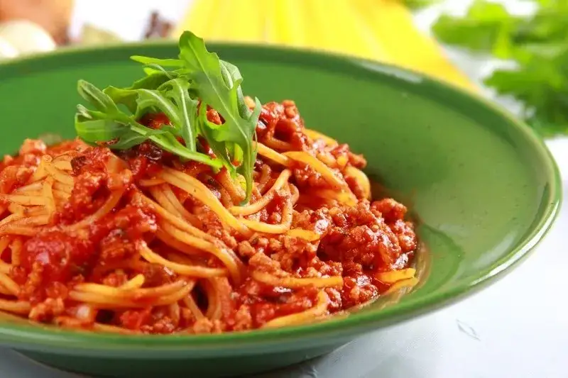 Składniki na sos pomidorowy do spaghetti