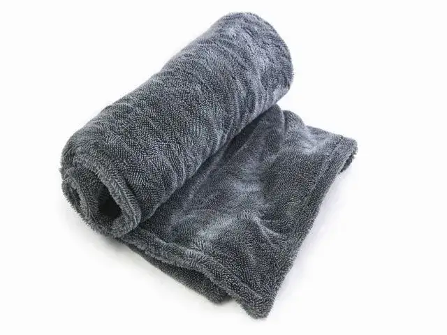 ręczniki z mikrofibry do osuszania samochodu