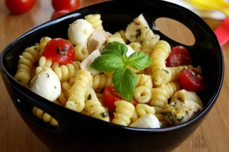 Zdjęcie Recette de salade de pâtes froide simple et délicieuse pour l'été