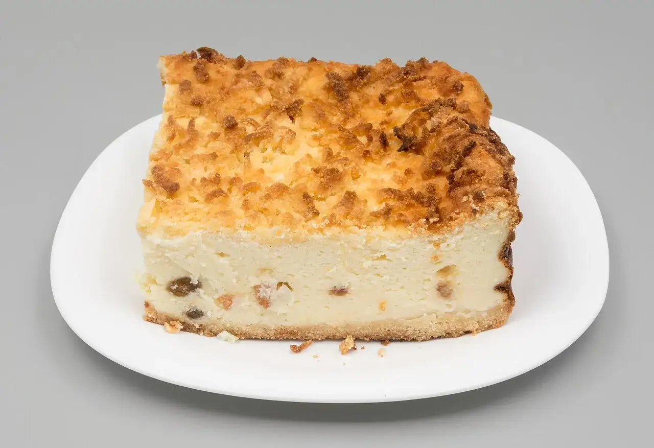 Pyszny sernik z kruszonką, idealny do kawy. Ten przepis na sernik to klasyka.