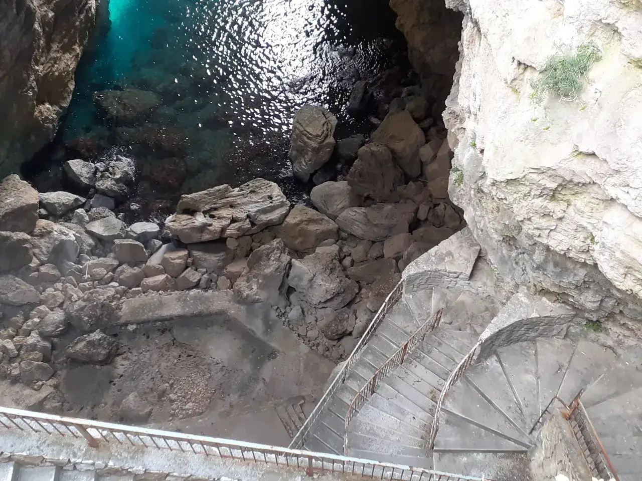 Grotta del Turco Gaeta interno luci