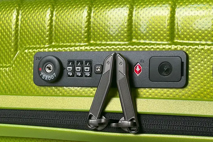 Zdjęcie Jak ustawić kod w walizce i uniknąć zagubienia bagażu