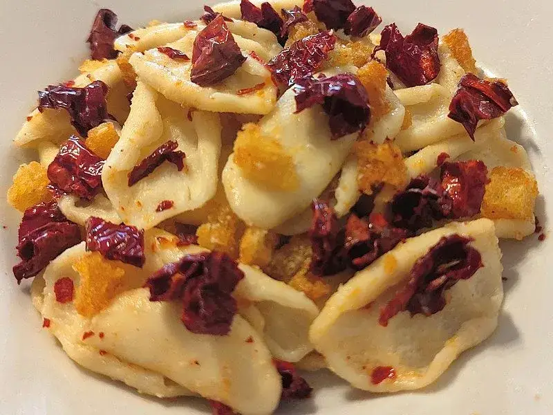 Piatti tipici Matera peperoni cruschi pignata