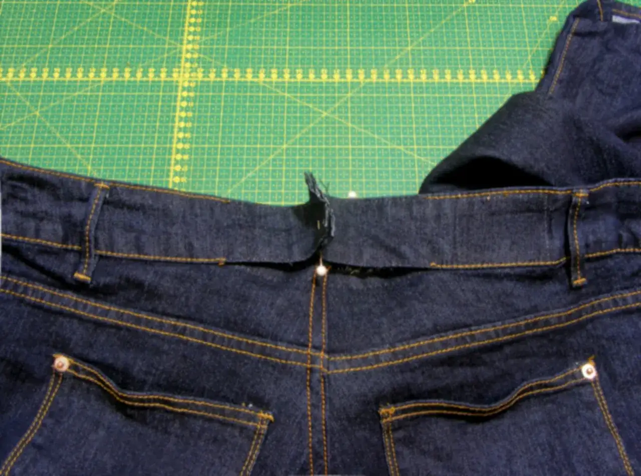 Wszywanie paneli do spódnicy z jeansów