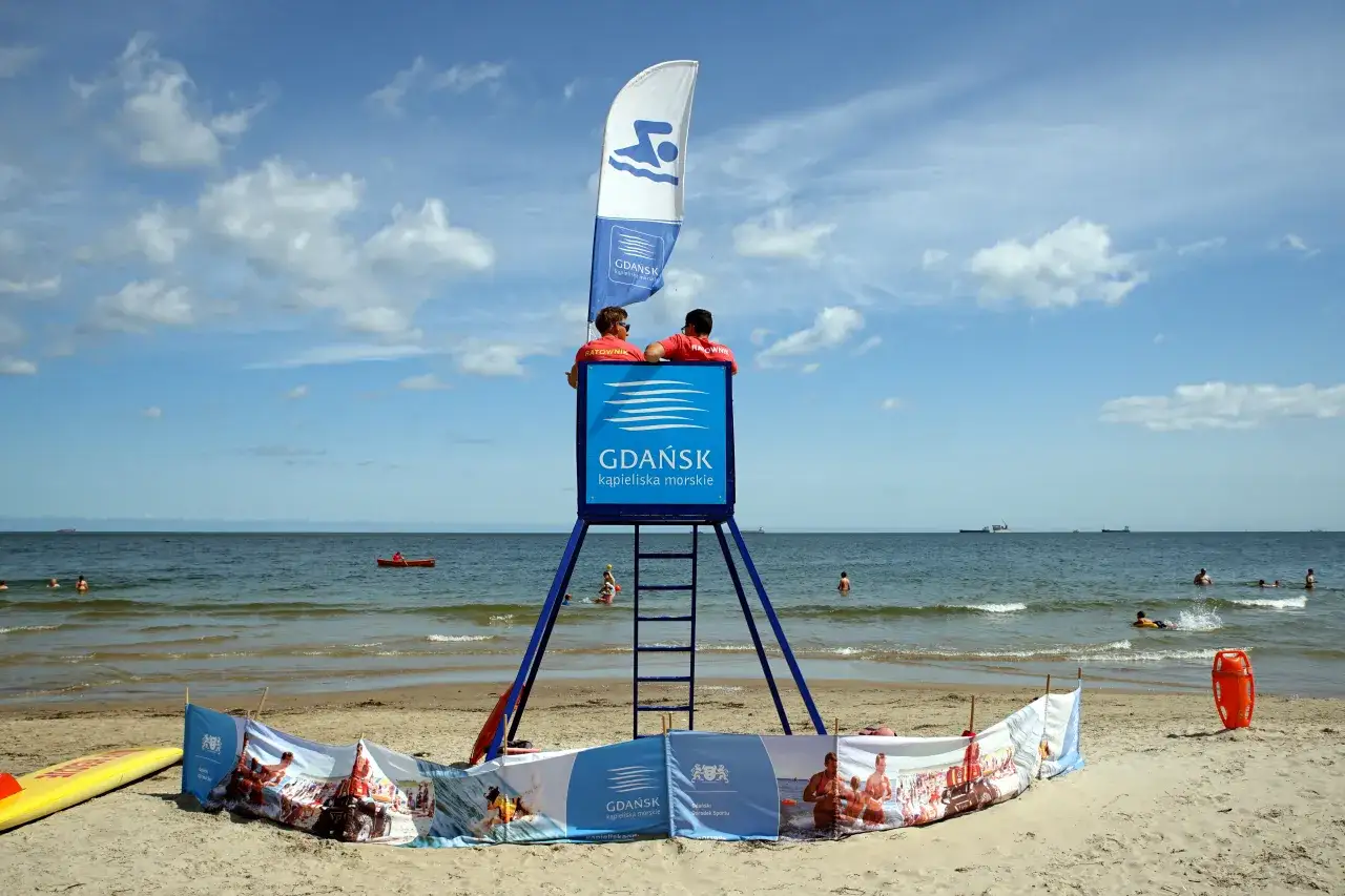 Flagi WOPR na plaży znaczenie