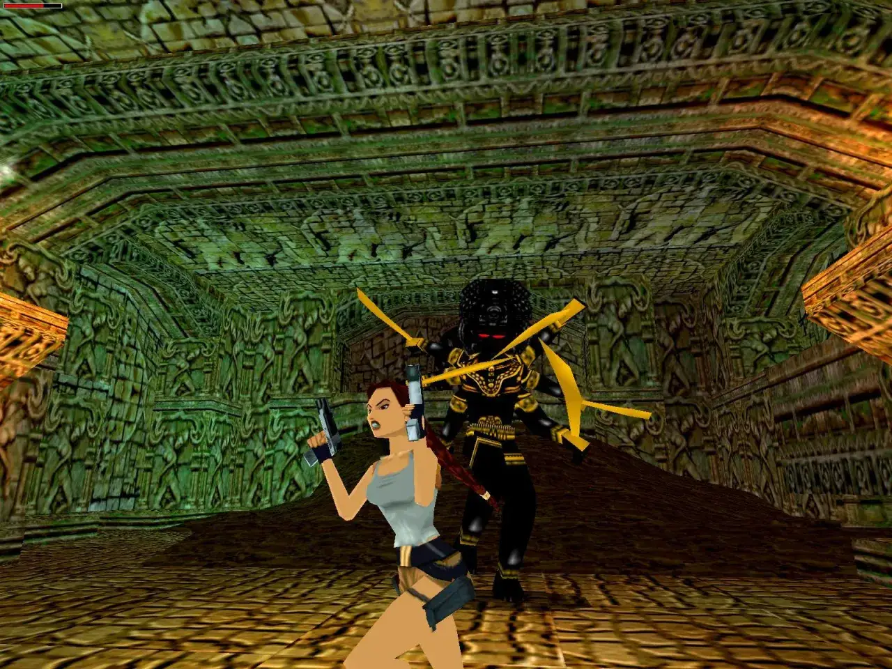 Lara Croft w nowym Tomb Raiderze walczy z potworem w starożytnej świątyni.