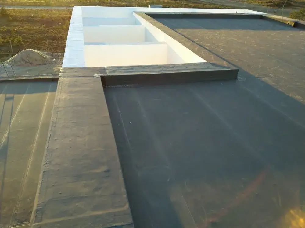 nowoczesny dach płaski z membraną EPDM