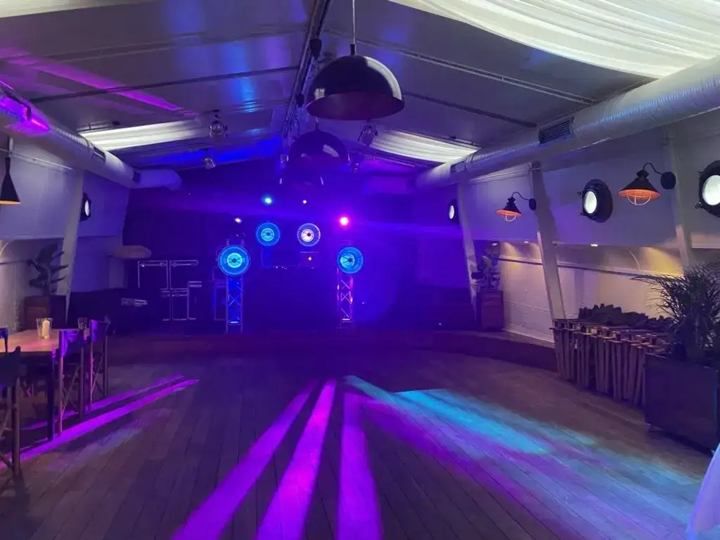 Zdjęcie Jak zostać DJ w klubie i uniknąć najczęstszych błędów początkujących