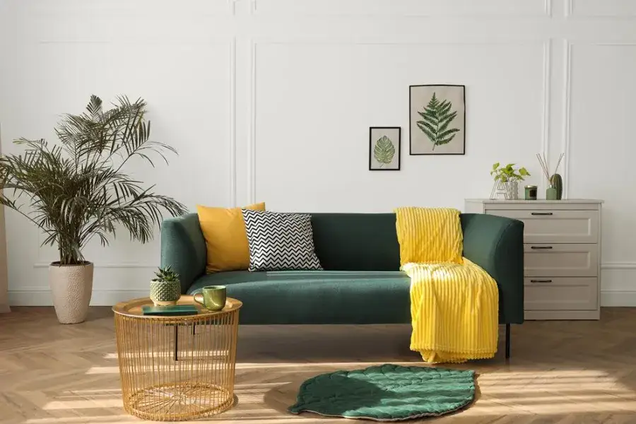 Zdjęcie Jaki kolor ścian do zielonej kanapy? Inspiracje i porady