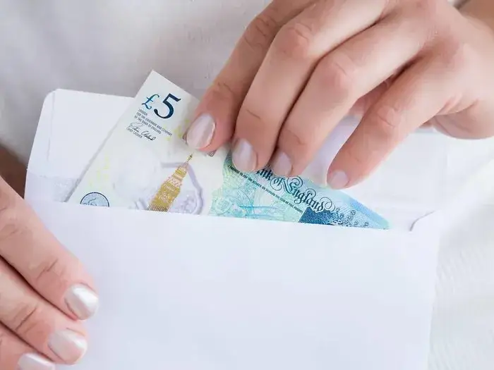 Zdjęcie Ile dać na komunię wnuczce, aby nie przepłacić i uszczęśliwić?