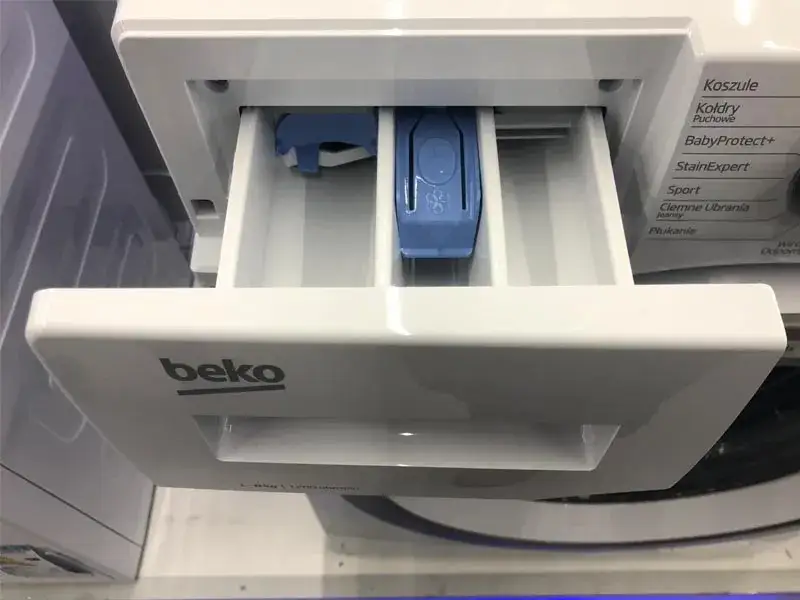 Zdjęcie Gdzie wlać płyn do prania w pralce od góry, aby uniknąć błędów?