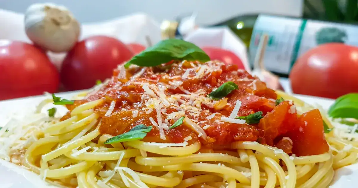 Zdjęcie Prosty przepis na spaghetti ze świeżych pomidorów, który zachwyca smakiem