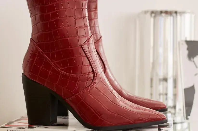 Zdjęcie Bordowe botki stylizacje: jak stworzyć modne i stylowe outfity