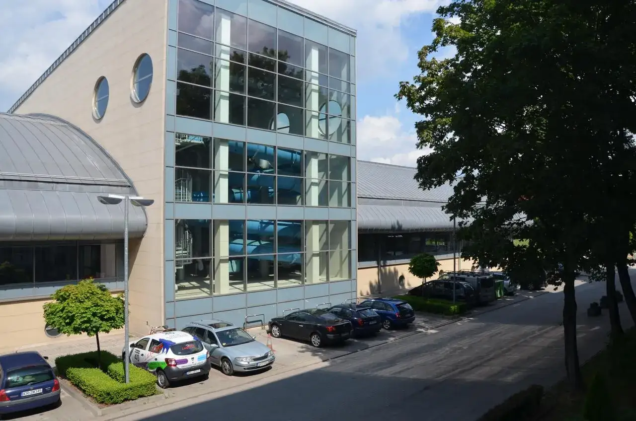 Zdjęcie Maraton Hostel Kraków: Komfortowy Nocleg z Basenem i Parkingiem