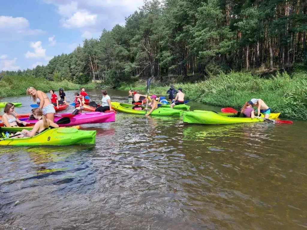 Zdjęcie Spływ kajakowy Radom: najlepsze trasy, ceny i wypożyczalnie kajaków