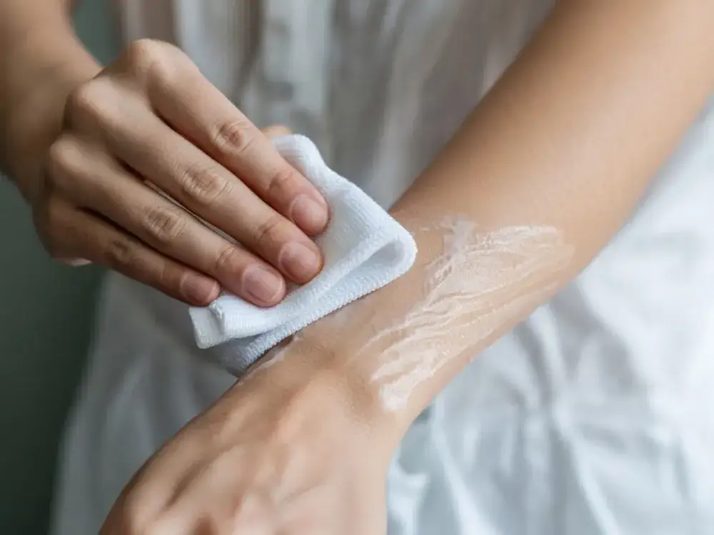 Zdjęcie Plamy po farbie? Czym zmyć farbę do włosów ze skóry bez podrażnień