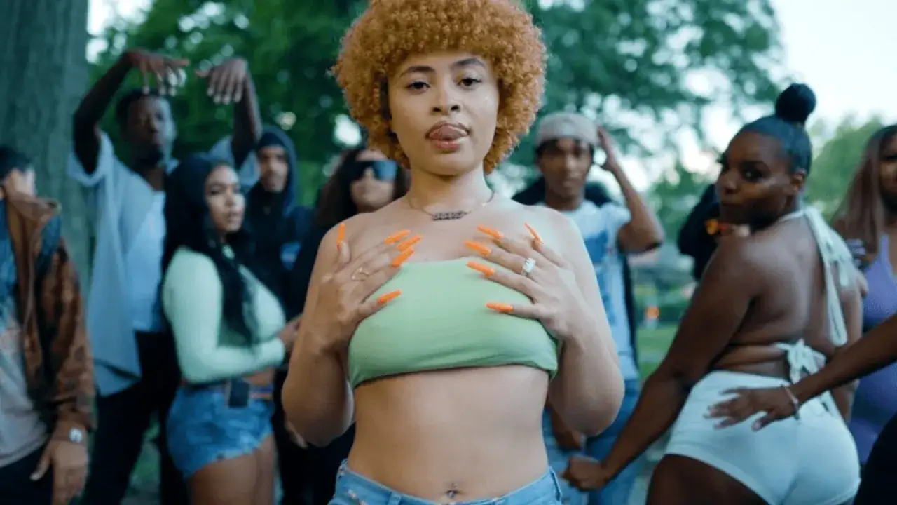 Zdjęcie Z kim jest Ice Spice? Poznaj jej artystyczne współprace i karierę