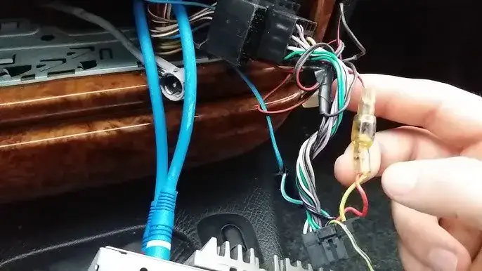 Zdjęcie Jak podłączyć kable do głośników w samochodzie bez błędów i kosztów