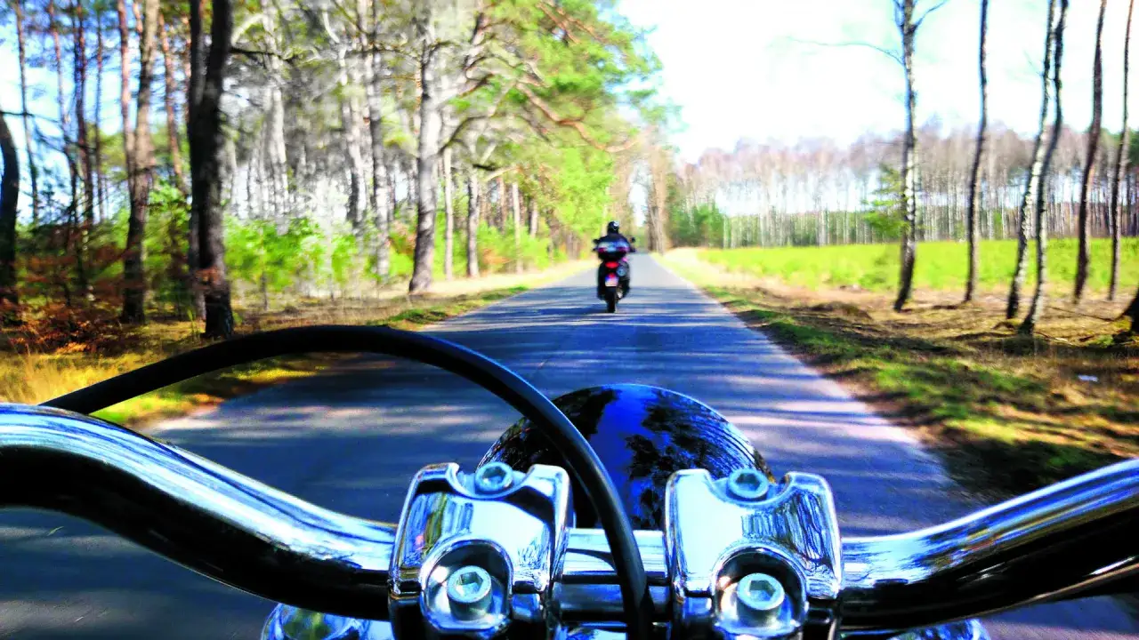 Zdjęcie Najlepsze trasy motocyklowe w Lubuskiem - odkryj ukryte skarby regionu