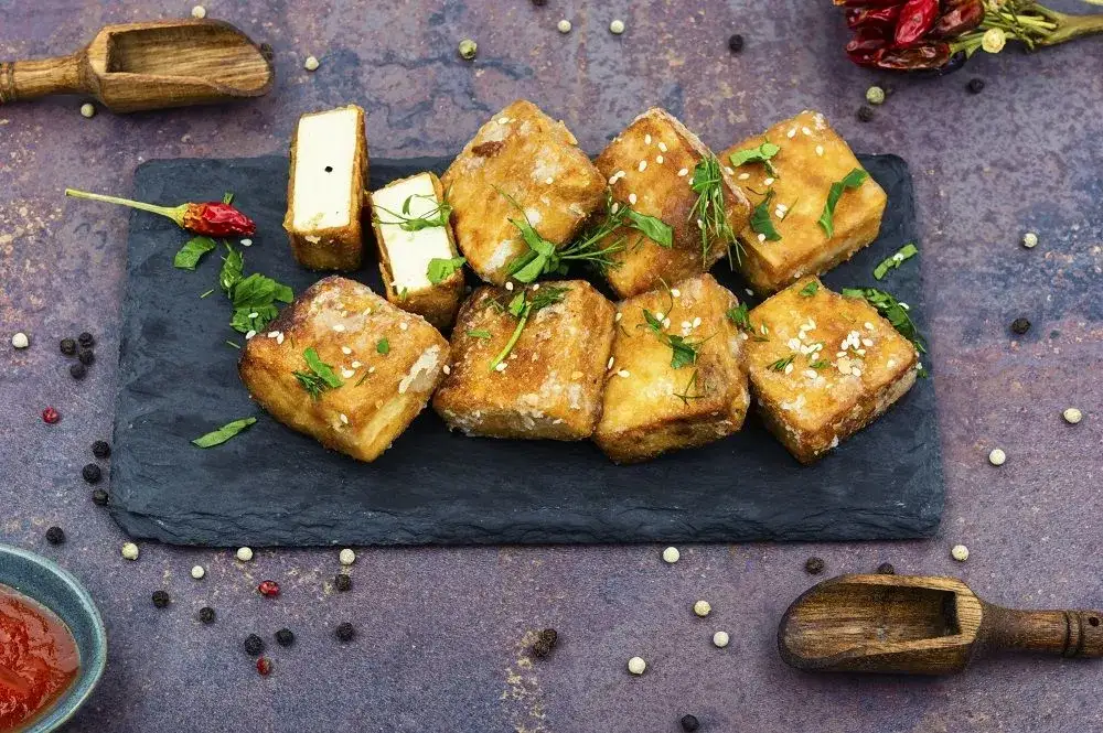 Zdjęcie Jak przyrządzić tofu na patelni, aby uzyskać idealną chrupkość