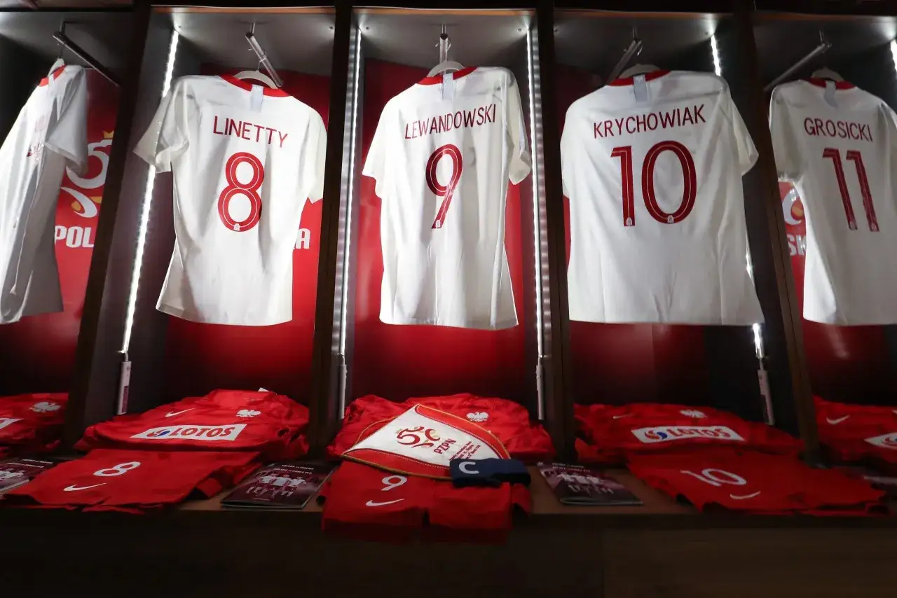 Zdjęcie Jakie numery mają polscy piłkarze? Poznaj zaskakujące fakty o ich koszulkach