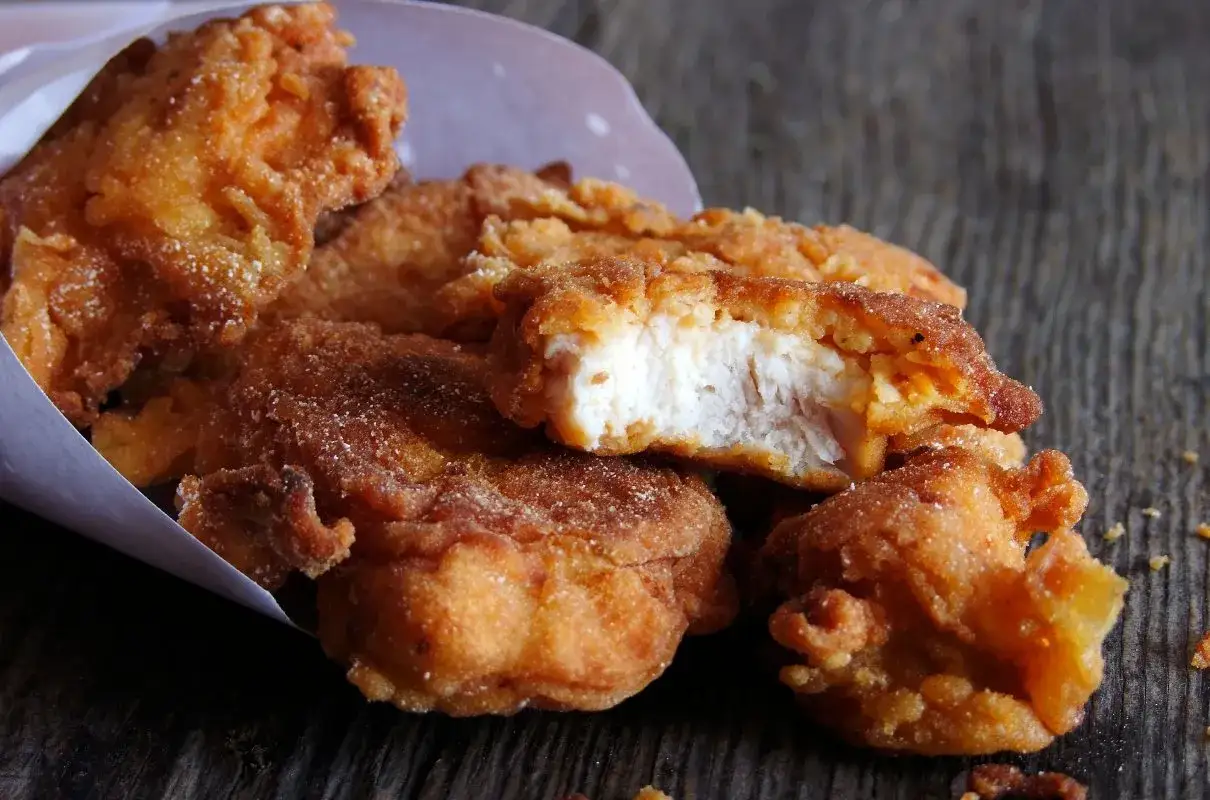 Zdjęcie Nuggetsy z kurczaka jak z KFC - przepis na idealne domowe nuggetsy