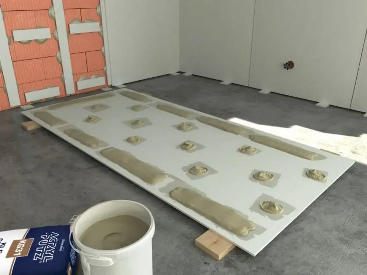 Zdjęcie Tynki czy regipsy: Co wybrać, by uniknąć kosztownych błędów?