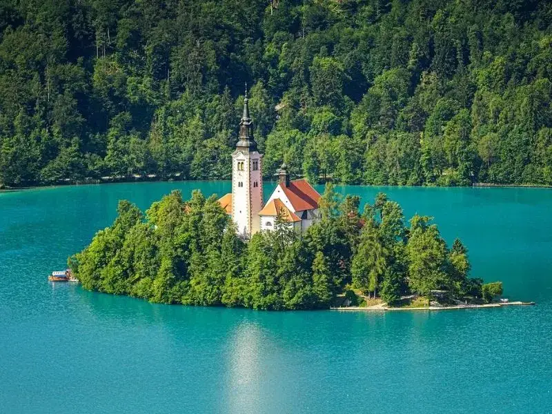 Słowenia Jezioro Bled z wyspą i zamkiem