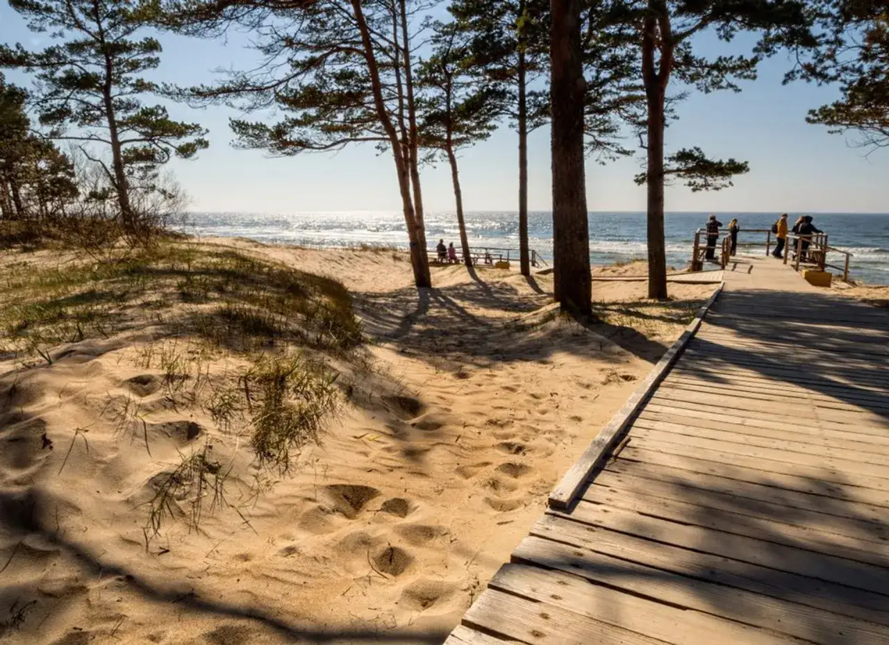 piękna plaża poza sezonem