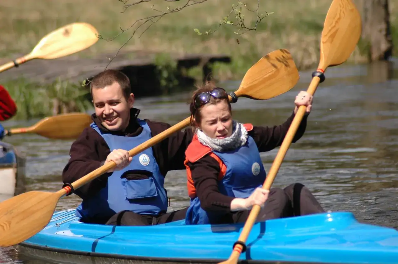 Zdjęcie Spływ kajakowy z dziećmi – jak zapewnić bezpieczeństwo i radość