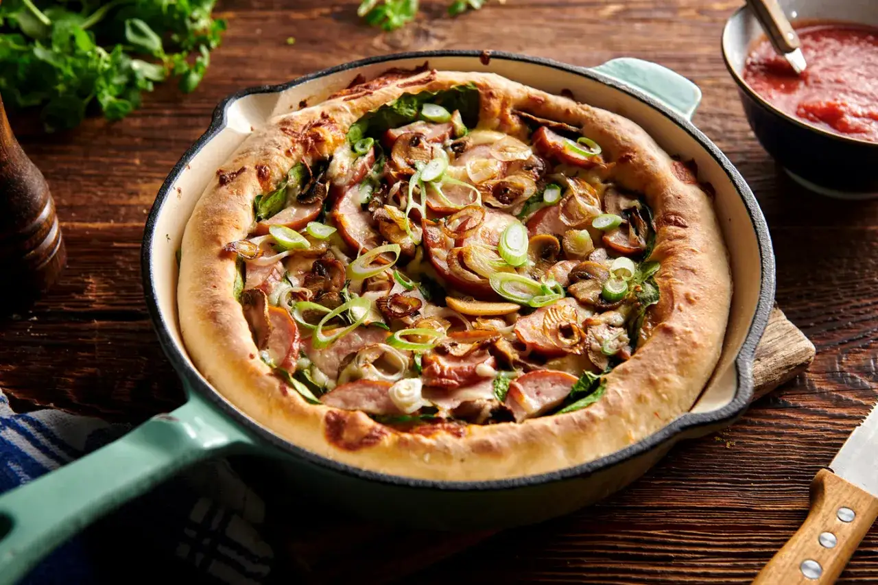 pizza na patelni żeliwnej