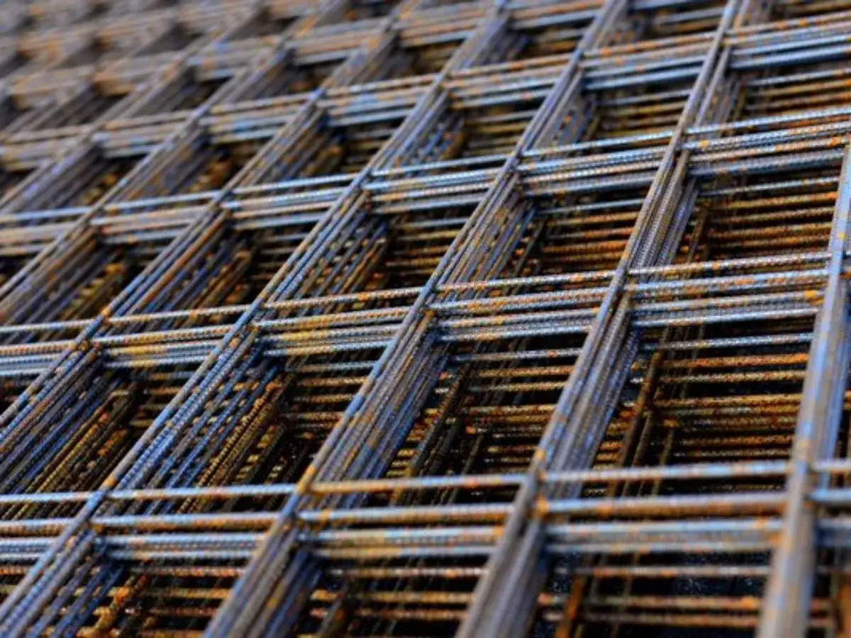 montaż siatki zbrojeniowej na podkładkach