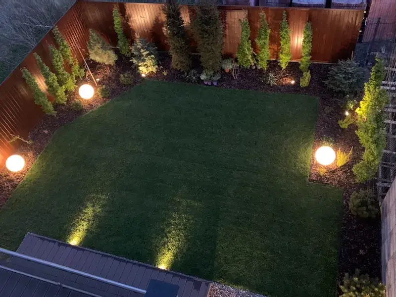 oświetlenie płotu ogrodowego inspiracje