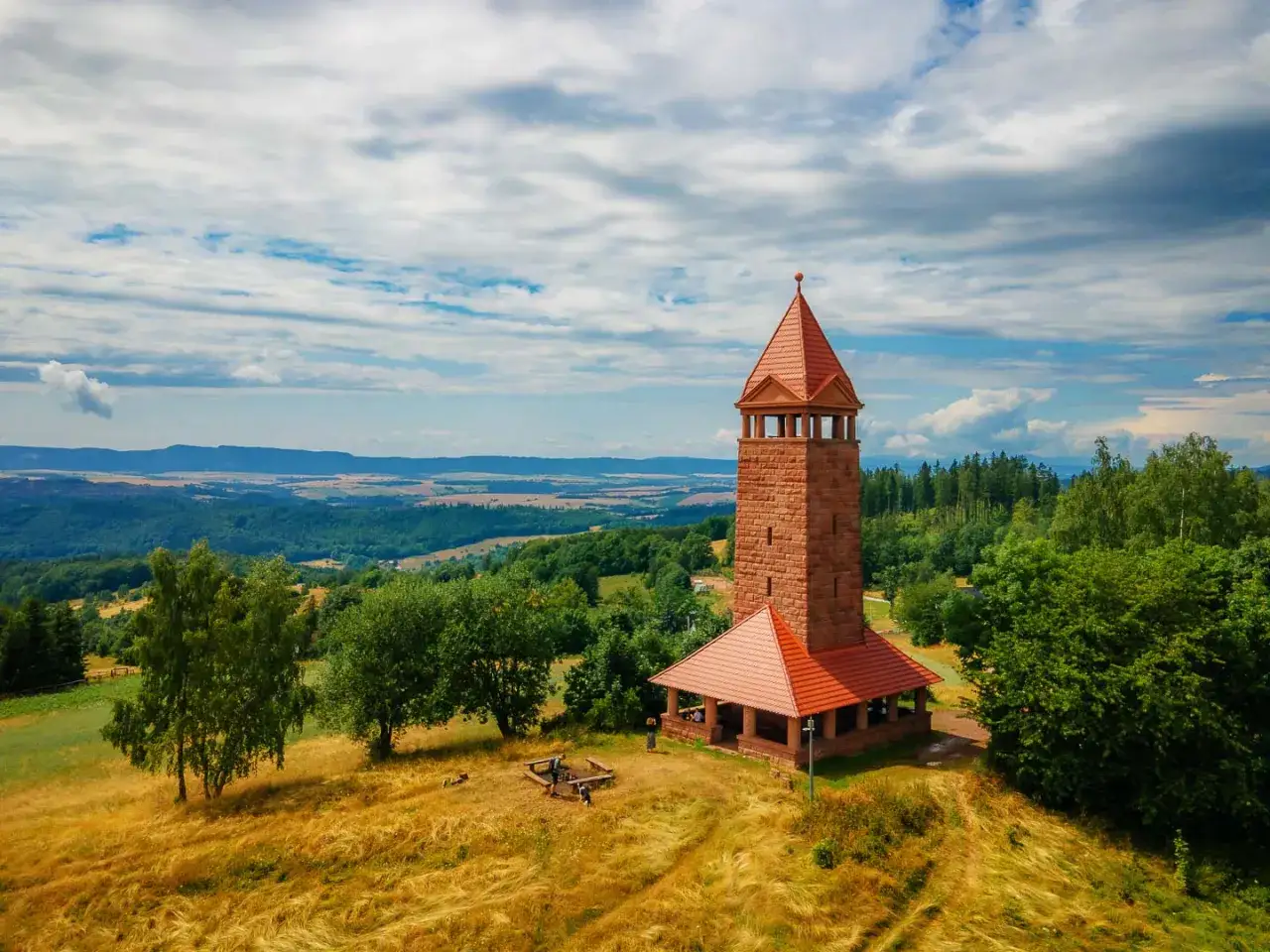 wieża widokowa G&oacute;ra Świętej Anny Nowa Ruda