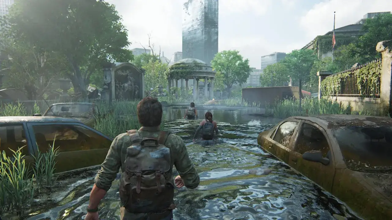 Joel i Ellie przemierzają zalaną wodą ulicę, zastanawiając się, ile trwa gra The Last of Us. W tle widać zniszczone miasto.